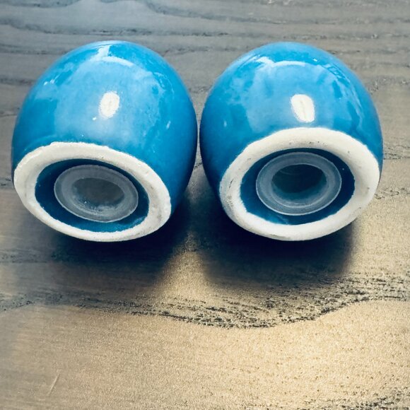 Small Ceramic Sparrow Bird Blue Eggs Salt and Pepper Shakers - Picture 3 of 3